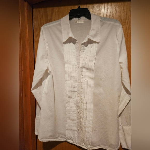 White blouse - Picture 1 of 2